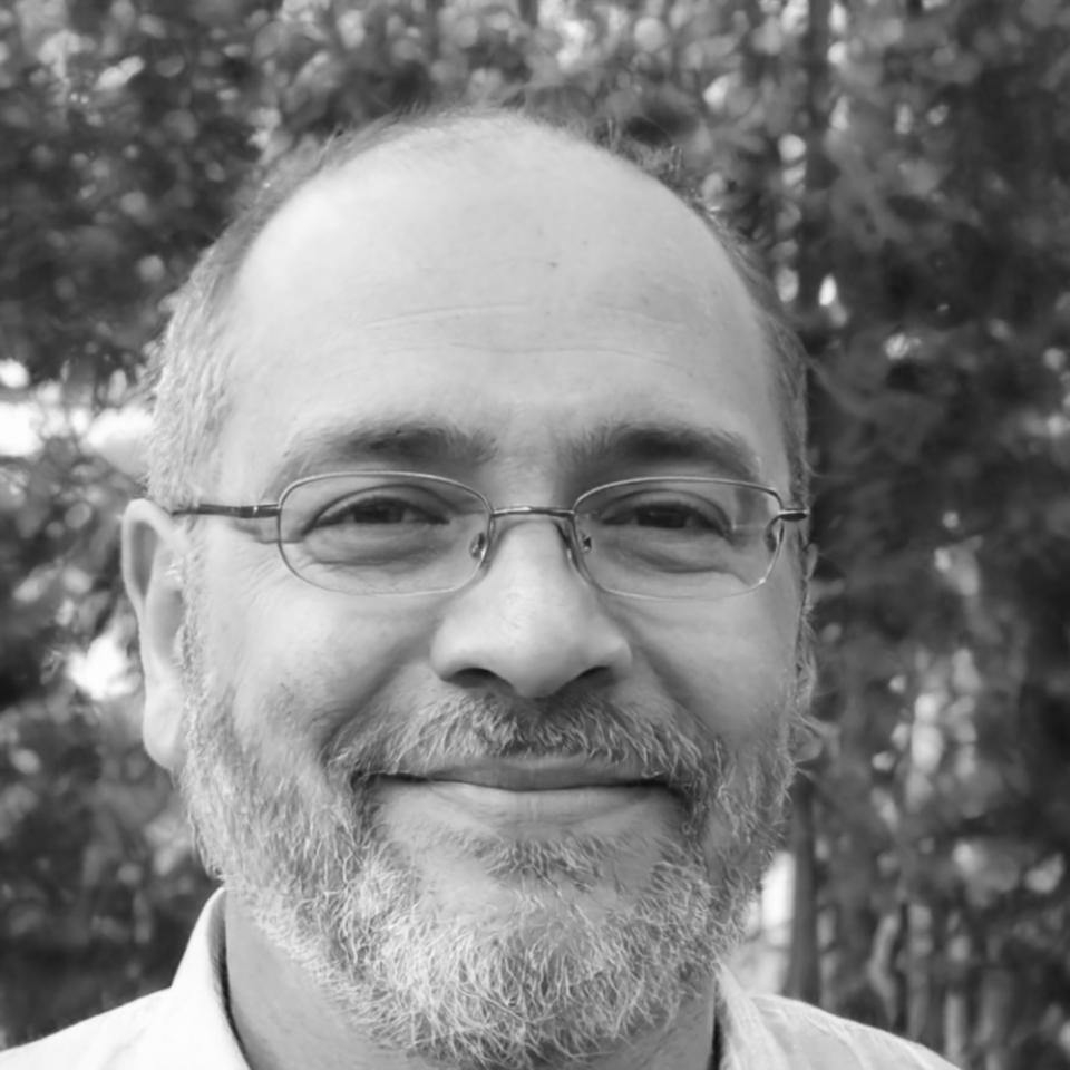 Financial educator focusing on investment basics for beginners