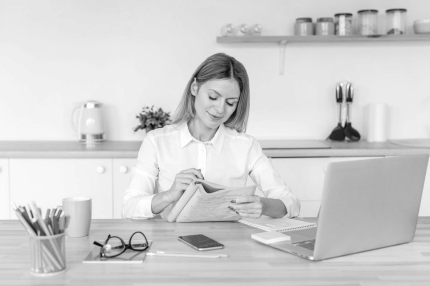 Team collaboration during early financial education workshop